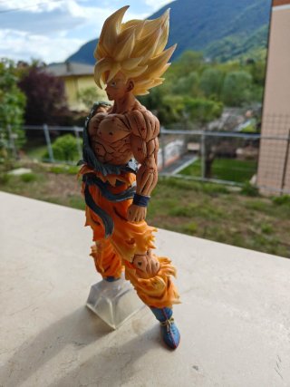 Goku SSj Figure