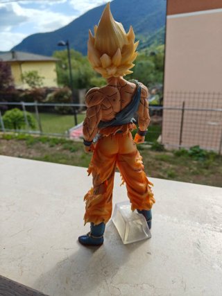 Goku SSj Figure