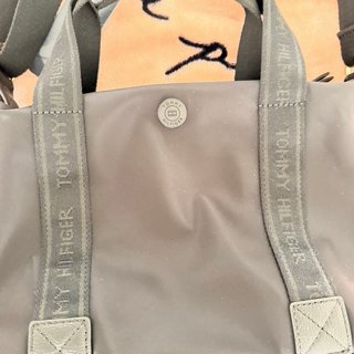 Bolso Tote Mediano Tommy Hilfiger negro