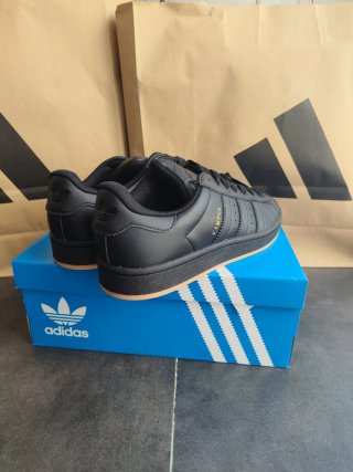 Zapatilla Adidas Campus 00s Negra y Dorada