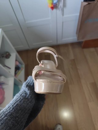 Sandalias Tacón Beige para Evento