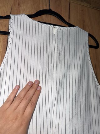 Tuta elegante a righe bianche da donna
