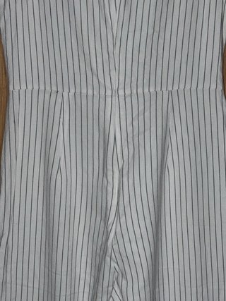 Tuta elegante a righe bianche da donna