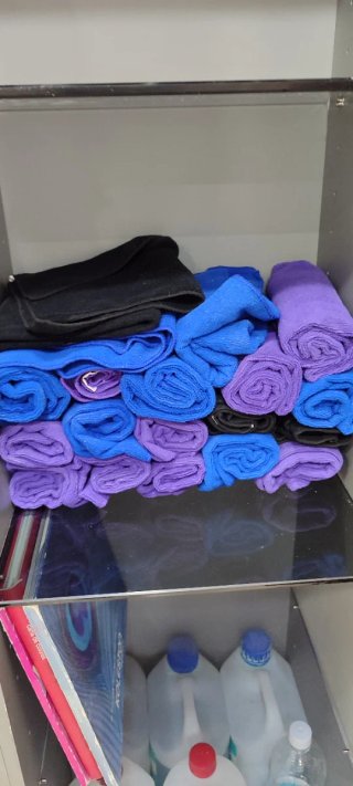 Toallas de microfibra (negras, azules, moradas)