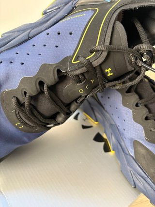 Zapatillas Under Armour Azul y Amarillo