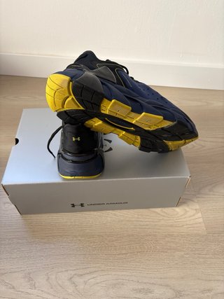 Zapatillas Under Armour Azul y Amarillo