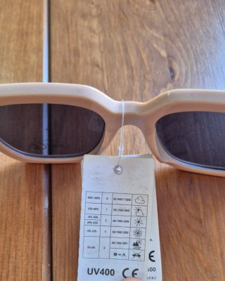 Gafas de sol para mujer en beige ideal para verano