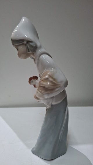 Figura Lladró Pastorcilla gallo Belén
