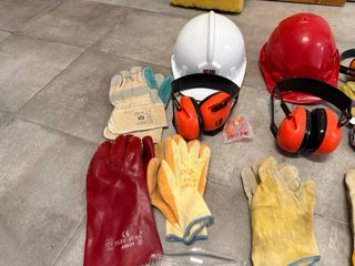 Lote EPIs de trabajo: Cascos, guantes, gafas