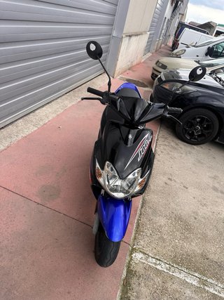 Yamaha Jog RR Scooter Negra y Azul