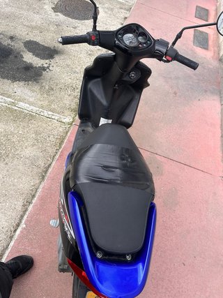 Yamaha Jog RR Scooter Negra y Azul
