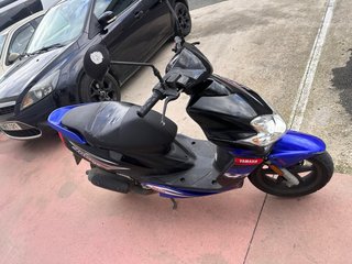 Yamaha Jog RR Scooter Negra y Azul