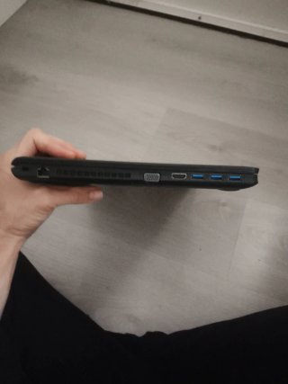 Portátil Fujitsu A357 Core i5 7ª Gen