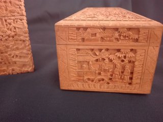 Tarjetero y Caja Sándalo Chino Tallado
