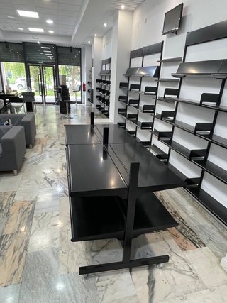 Estanterías modulares de metal negro
