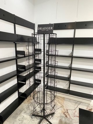 Estanterías modulares de metal negro