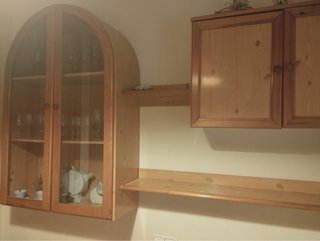 Muebles de Salón con mesa, silla y lámpara a juego