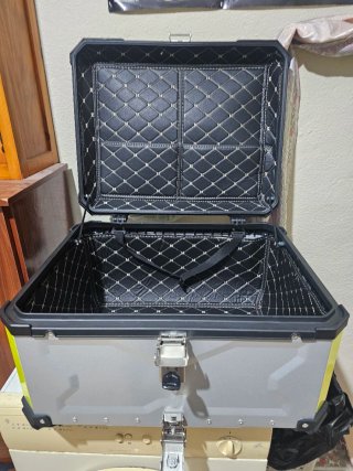 Baúl Moto 85L Semi Nuevo