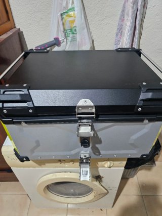 Baúl Moto 85L Semi Nuevo