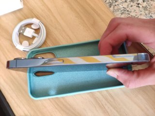 iPhone 13 Pro Azul + cargador compatible