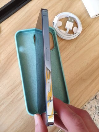 iPhone 13 Pro Azul + cargador compatible