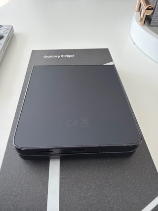 Samsung Galaxy Z Flip 7 multicolor