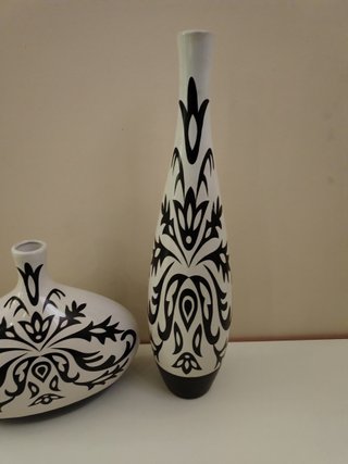 Pareja jarrones blancos y negros