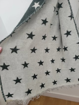 Fular estrellas verde y blanco reversible