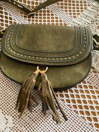 Bolso verde con flecos