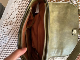 Bolso verde con flecos