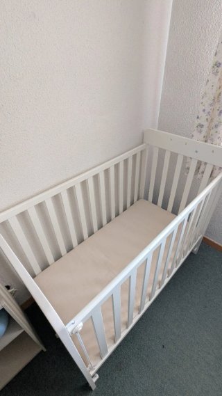 Cuna bebé de madera, color blanca