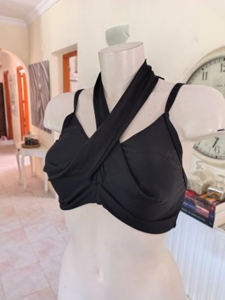 Top bikini negro halter drapeado talla 46