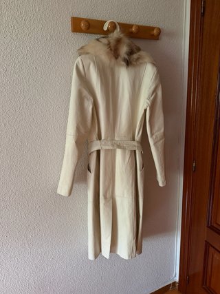 Abrigo largo vintage con cuello de pelo