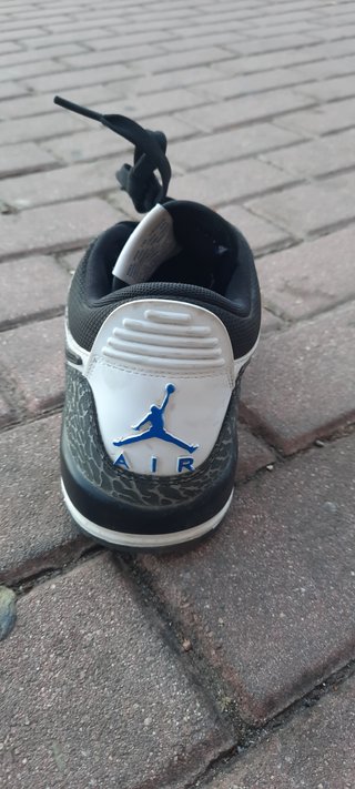 Jordan Legacy Low Azul y Blanco