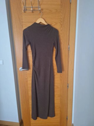 Vestido midi marrón Stradivarius