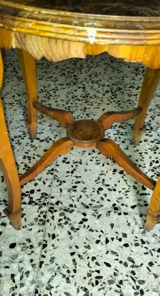 Mesa antigua de madera