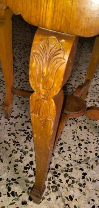 Mesa antigua de madera