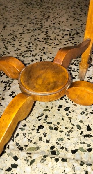 Mesa antigua de madera
