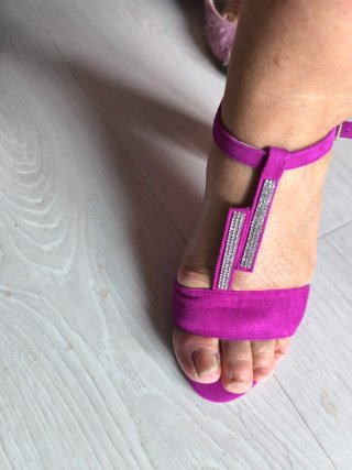 Sandalias ante fucsia tacón medio