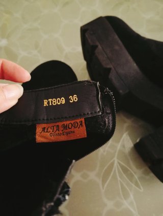 Stivali neri in pelle scamosciata