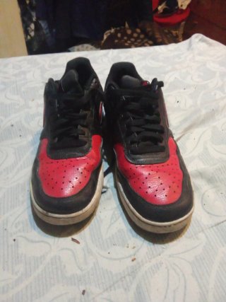 Zapatillas Nike Negras y Rojas