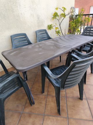 Mesa y 6 sillas de terraza