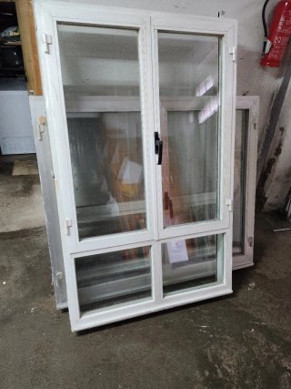 Ventana blanca de aluminio con doble cristal