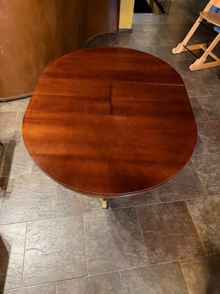 Mesa de comedor ovalada de madera
