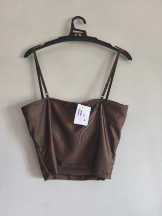 Top marrone con spalline