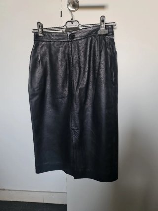 Falda recta piel negra Talla 40