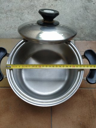 Pentola con coperchio