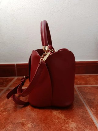 Bolso bucket rojo cereza