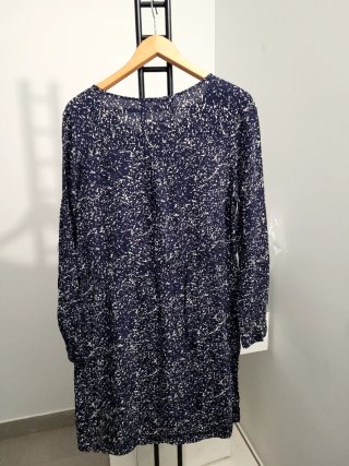 Vestido azul y blanco estampado