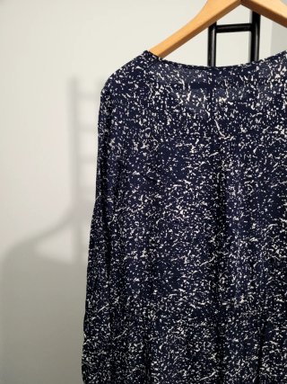 Vestido azul y blanco estampado